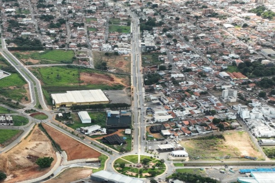 Governo Municipal dá continuidade à revitalização da Avenida Dom José André Coimbra 